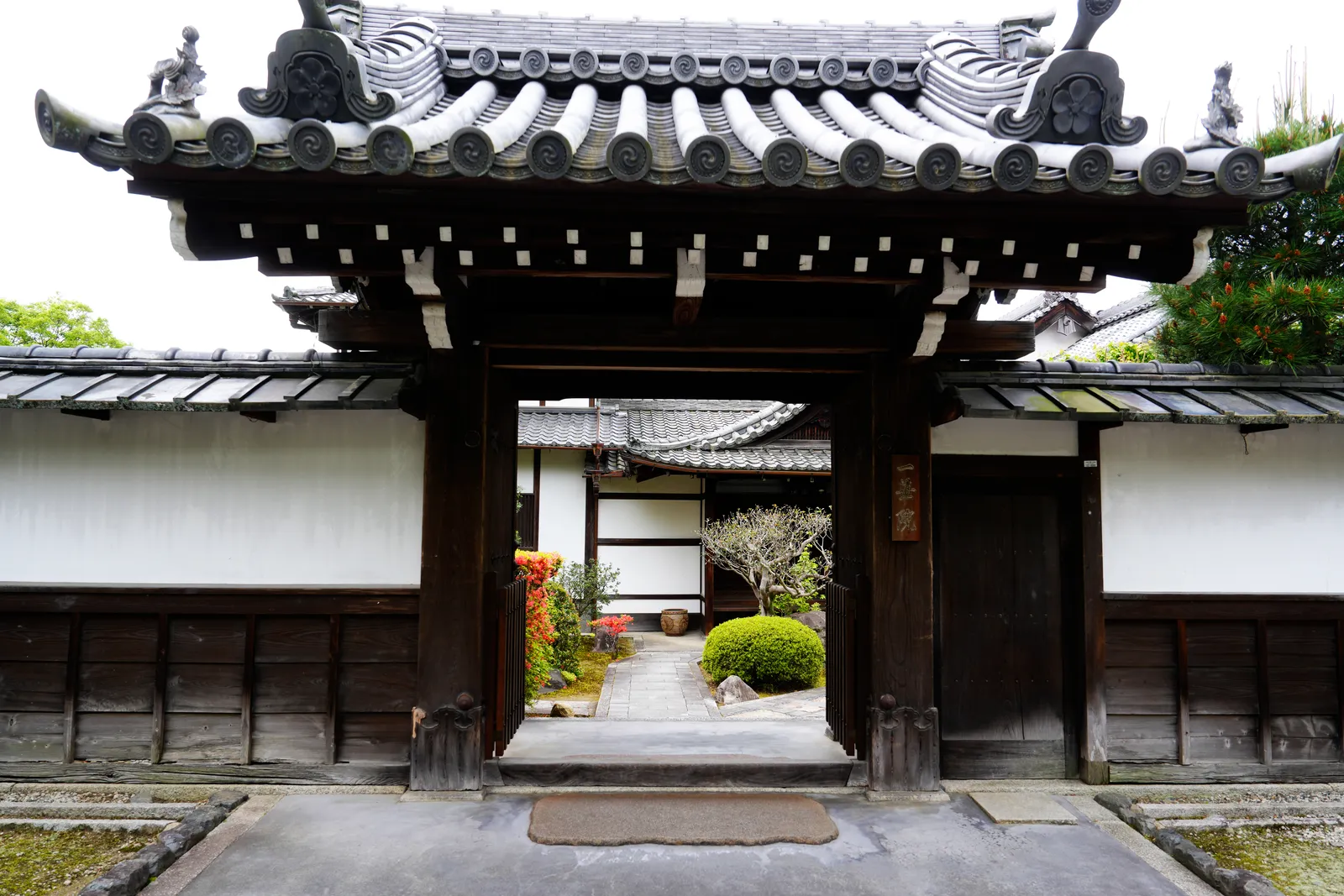 Wooden gate of a Zen temple in Kyoto